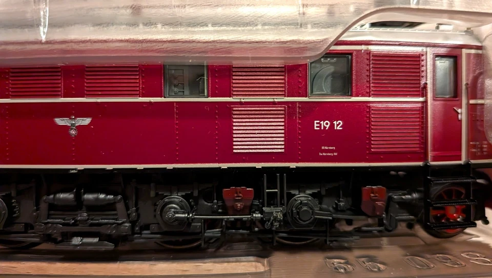 Marklin Märklin 3469 E19 E-Loco Red H0 with Delta - New in Box -FREE SHIPPING - Image 3 of 4