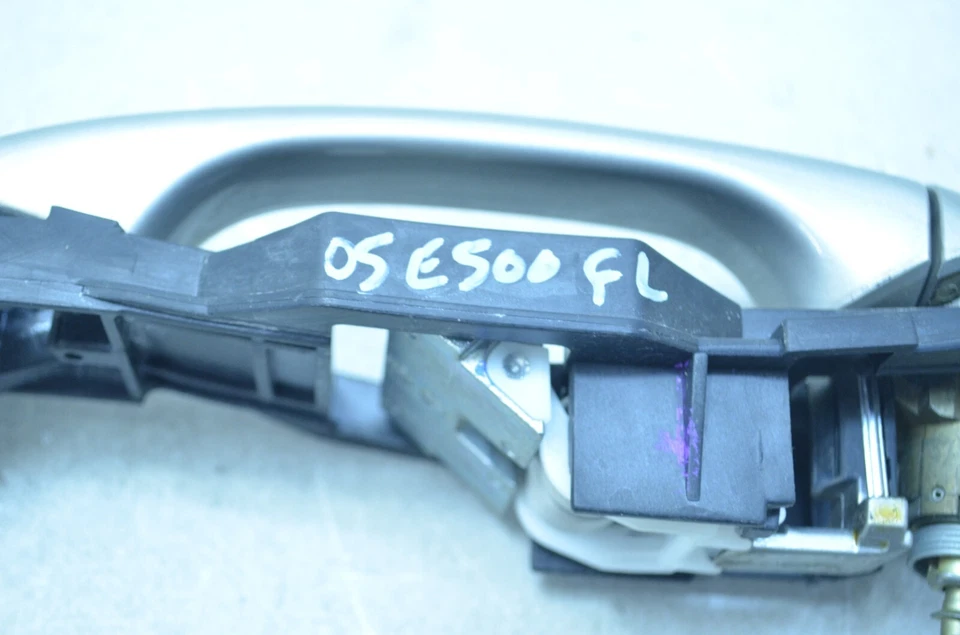 03-06 MERCEDES-BENZ W211 E500 MANIJA PUERTA EXTERIOR DELANTERA IZQUIERDA PLATEADA OEM Foto 4 de 4