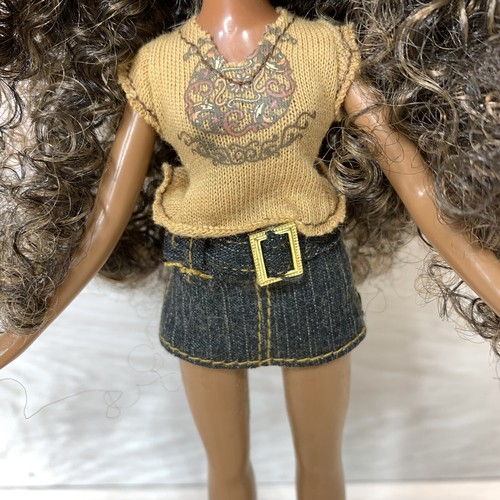 MGA Bratz 2001 Hippie Chic Sasha Doll w Graphic Top, Mini Skirt & Boots - Picture 3 of 12