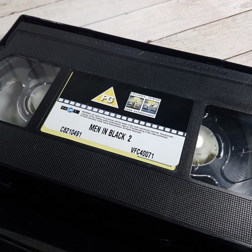 Men In Black 2 Columbia Tristar VHS 2003 English Movie Collectible Tape - Picture 5 of 6