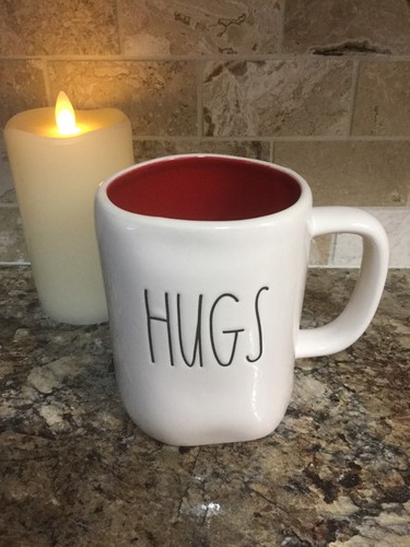Rae Dunn HUGS AND KISSES KISS Valentinstag rot Tasse Kaffee doppelseitig selten - Bild 9 von 12