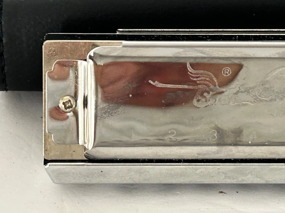 Armónica cromática Swan 1040 en estuche de material blando. Foto 3 de 4