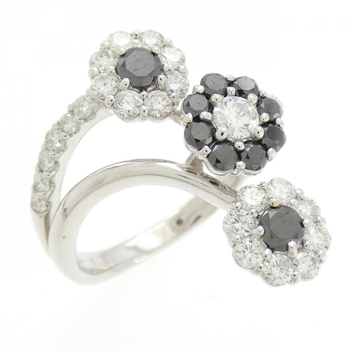 Authentic K18WG Flower Diamond Ring 1.30CT #270-003-951-8214 Authentic K18WG Flower Diamond Ring 1.30CT #270-003-951-8214