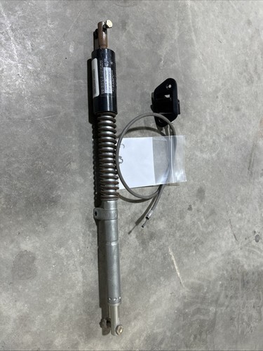 C172 Seat Actuator Assy PN C165031-0101 Or LC6000-00D - Picture 1 of 3
