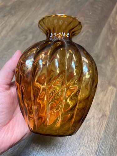Vintage MCM Hand Blown Amber Glass Vase Ruffled Rim Art Glass Ribbed Base - Picture 4 of 7