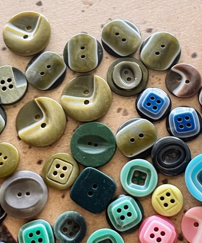 Huge Mixed Button Lot- Great for Crafts - Picture 6 of 6