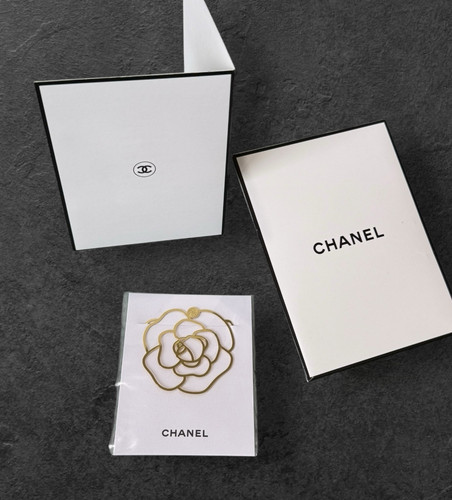 CHANEL VIP Gift Camellia Metal Gold Bookmark Bookplate Japan New - Picture 1 of 18