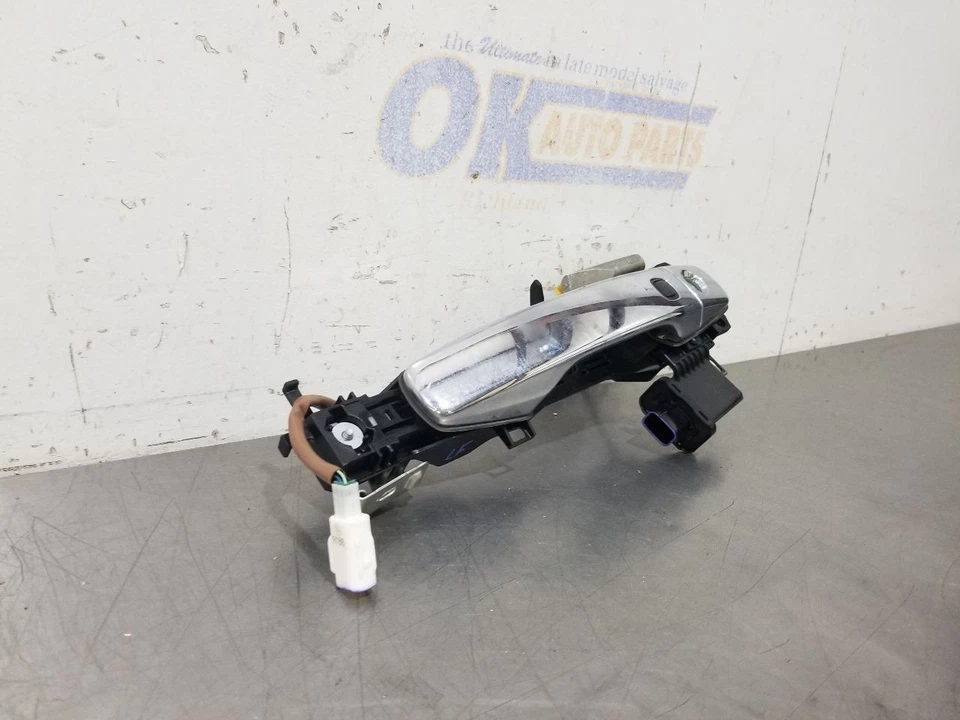 08 2008 LEXUS LX570 EXTERIOR FRONT DOOR HANDLE CHROME LEFT DRIVER - Image 3 of 4