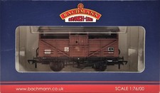 Bachmann 37-712 8 Ton Cattle Wagon B893085 in BR Bauxite Livery (RB)