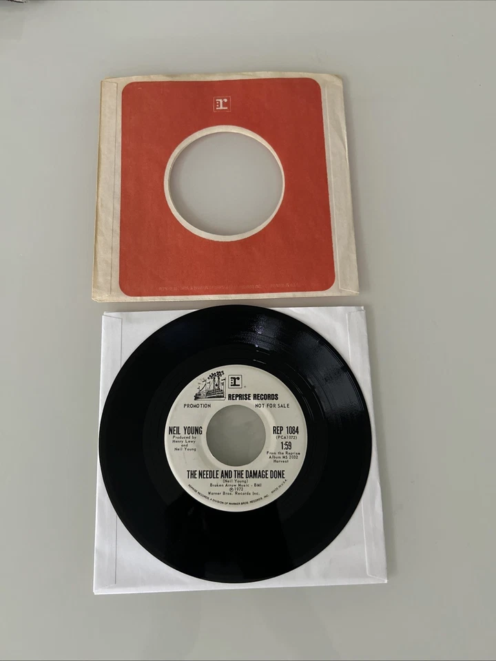 Neil Young White Label Promo 45 Reprise 1084 OLD MAN/Needle & The Damage Done - Imagem 2 de 4