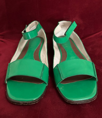 Pre-owned Marni Vitello Vernice Bright Green Patent Flat Sandals Sz 40EU / 10 US