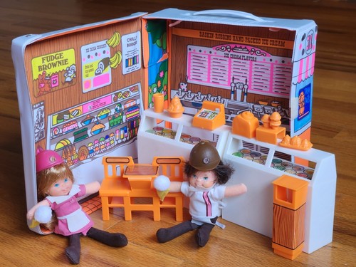 Vtg. 1977 MATTEL Honey Hill Bunch BASKIN-ROBBINS Playset Case Complete w Dolls