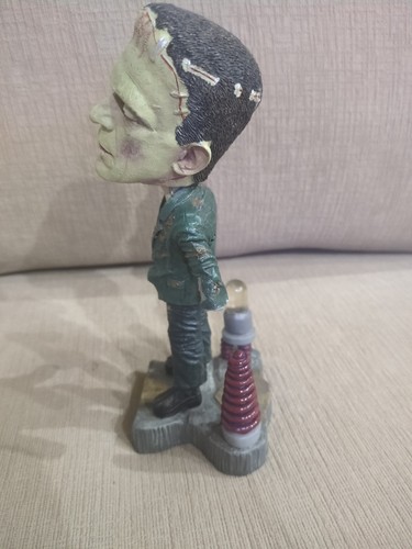 FRANKENSTEIN Neca - Universal Monsters Studio - HeadKnocker Bobblehead LEGGI - Foto 9 di 12