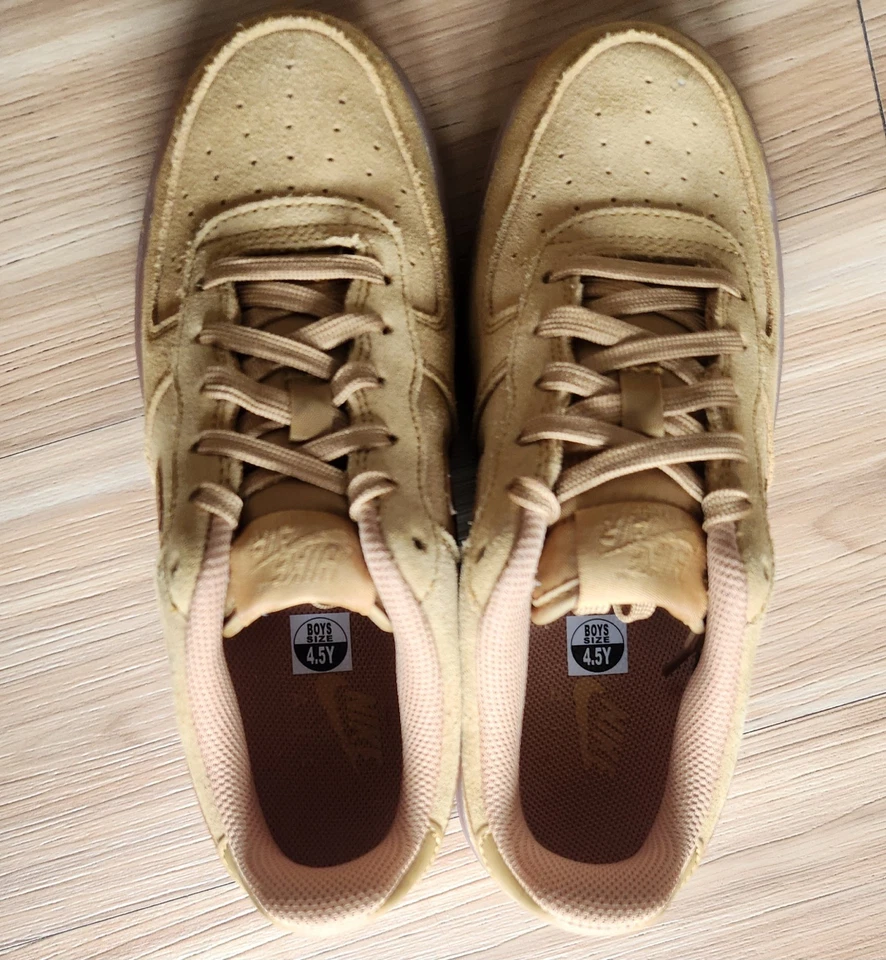 ZAPATILLAS NIKE Air Force 1 AF1 '07 Gamuza Dorado Tostado Naranja Suela de Goma GS Niños 4.5Y Foto 4 de 4