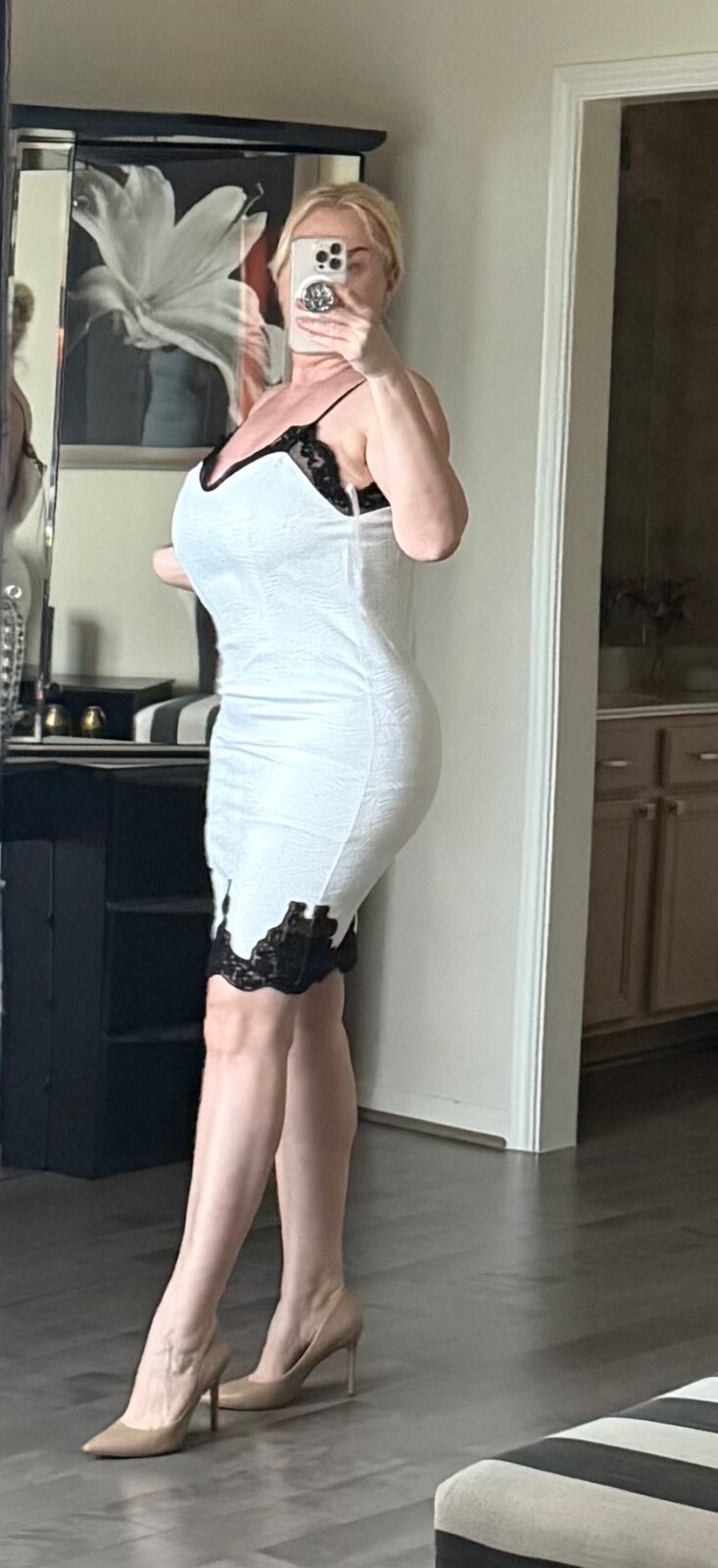 Picture 1 of 4