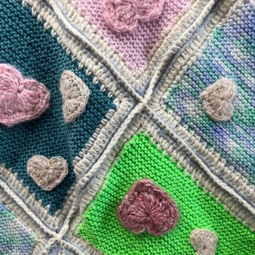 Handmade Crochet Knit Baby Blanket Throw Pram Cover Heart Applique Homemade - Picture 7 of 10