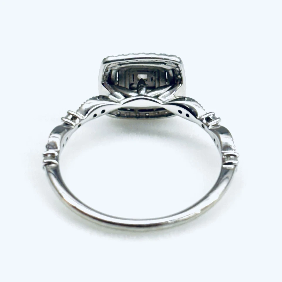 Anillo de compromiso con halo de diamantes talla princesa de oro blanco de 10 k de 0,15 quilates talla 7,5 RL Foto 2 de 4