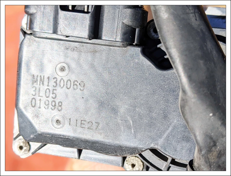 ✅ Conjunto de carrocería del acelerador Mitsubishi Montero 2003-2006 3,8 L MN130069 OEM Foto 3 de 4