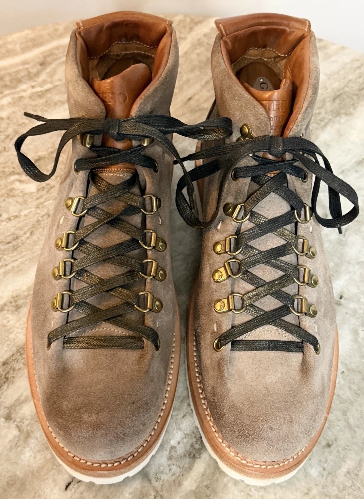 BUTTERO Boots Lug Sole 41 / 8 US Taupe Tan Gray Suede Hiking Winter Snow FEIT
Opens in a new window