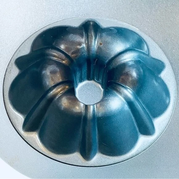 Wilton Nonstick Mini Fluted Tube Cake Pan 6 Cavity Set of 2