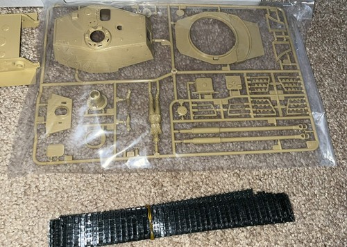 Tamiya German King Tiger Production Turret Plus Zimmerit Model Kit 1/35 35164 - Picture 5 of 9