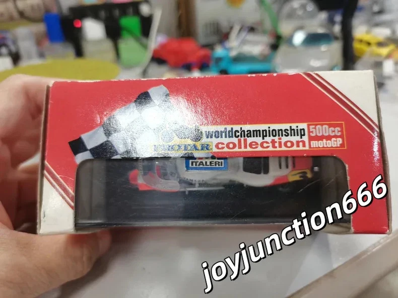 YAMAHA YZR OW98 500CC MotoGP 1988 Rider E.Lawson World Champion Ship Collection - Image 3 of 4