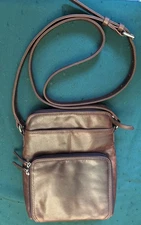 ili New York RFID Leather Crossbody Bag - Organizer Purse with Card Slots -Clean