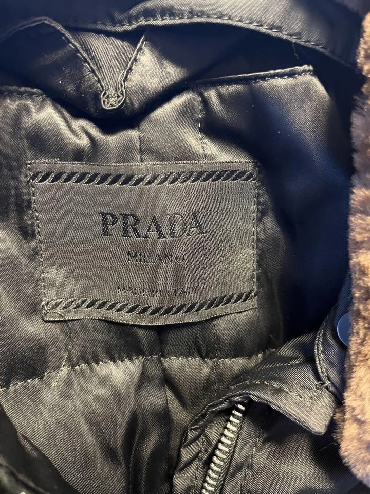 CHAQUETA MILITAR PRADA USADA NEGRA BUENA Foto 3 de 4