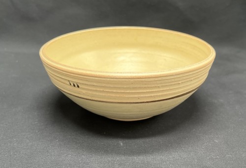 Mikpo Pottery Pale Yellow Bowl Bird Design North Carolina 6” Signed - Picture 5 of 8