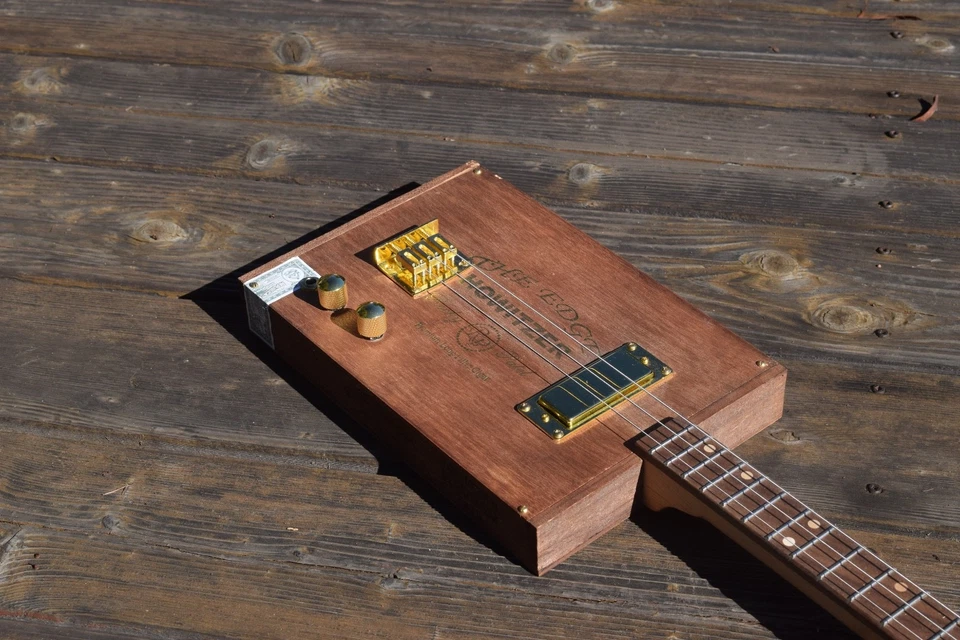 Guitarra Cigar Box, Guitarra Eléctrica de 3 Cuerdas, Hecha a Mano CBG, CBGWORKSHOP Foto 4 de 4