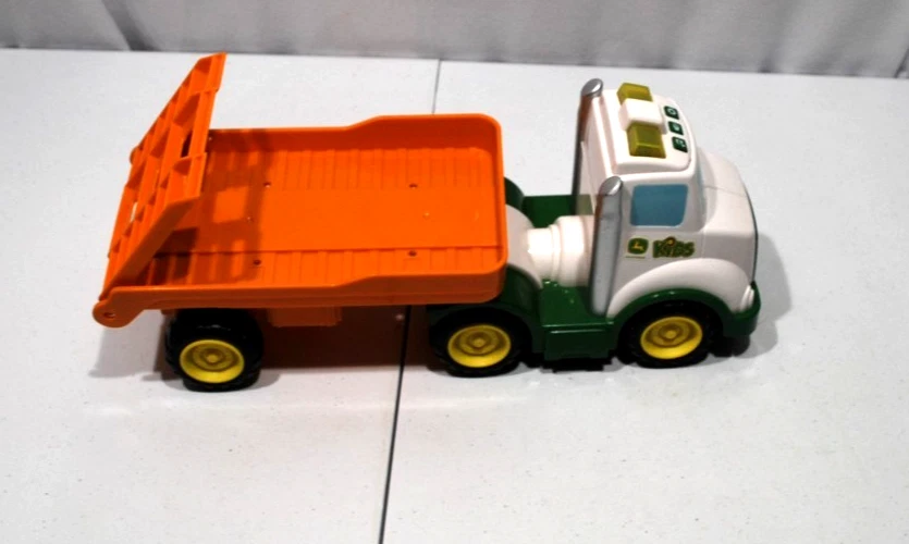 John Deere Preschool Toddler Semi Truck & Trailer Plastic Makes Sounds Test. - Image 4 of 4