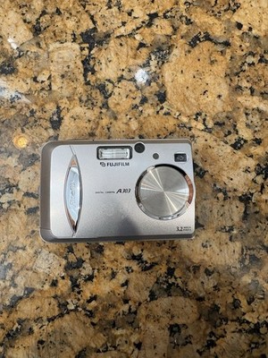 Vintage Fujifilm FinePix A Series A303 3.2MP Digital Camera - Working