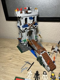 LEGO Castle 7079 Drawbridge Defense + Set 7038