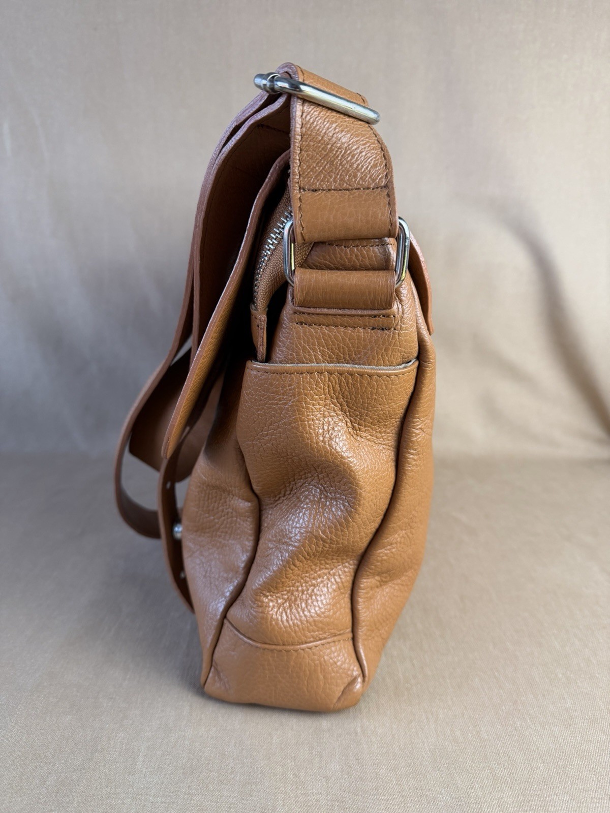 PELL ITALY LEATHER MESSENGER BAG Unisex Camel Color With Adjustable Strap