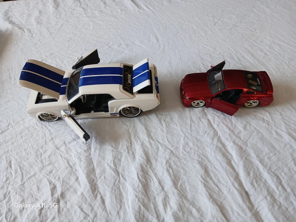 Jada 1965 Mustang escala 1:24 modelo de carro fundido Big Time Muscle listras azuis. - Imagem 4 de 4