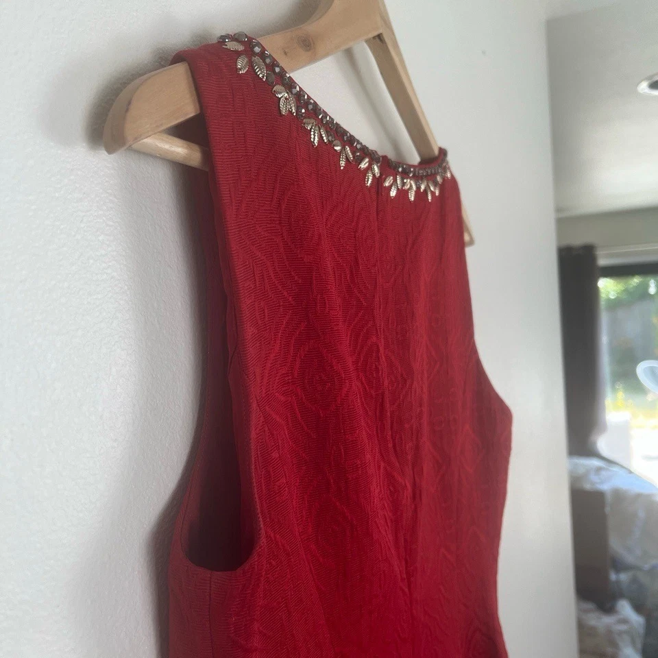 Vestido Moulinette Soeurs vermelho sem mangas bainha frisada brocado vibrante tom de joia - Imagem 4 de 4