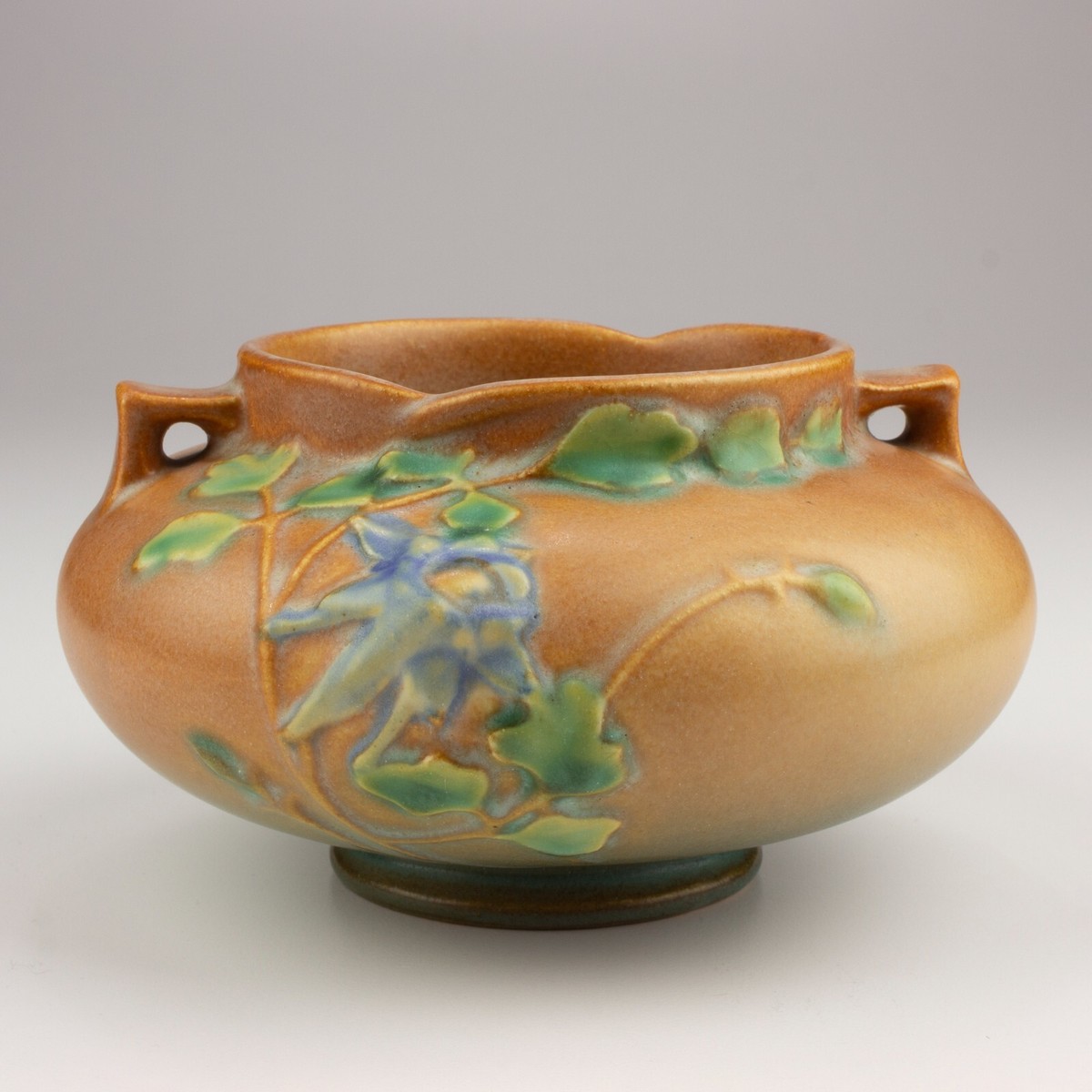 Roseville Vintage Pottery Columbine Jardiniere, Shape 655-3, Sand
