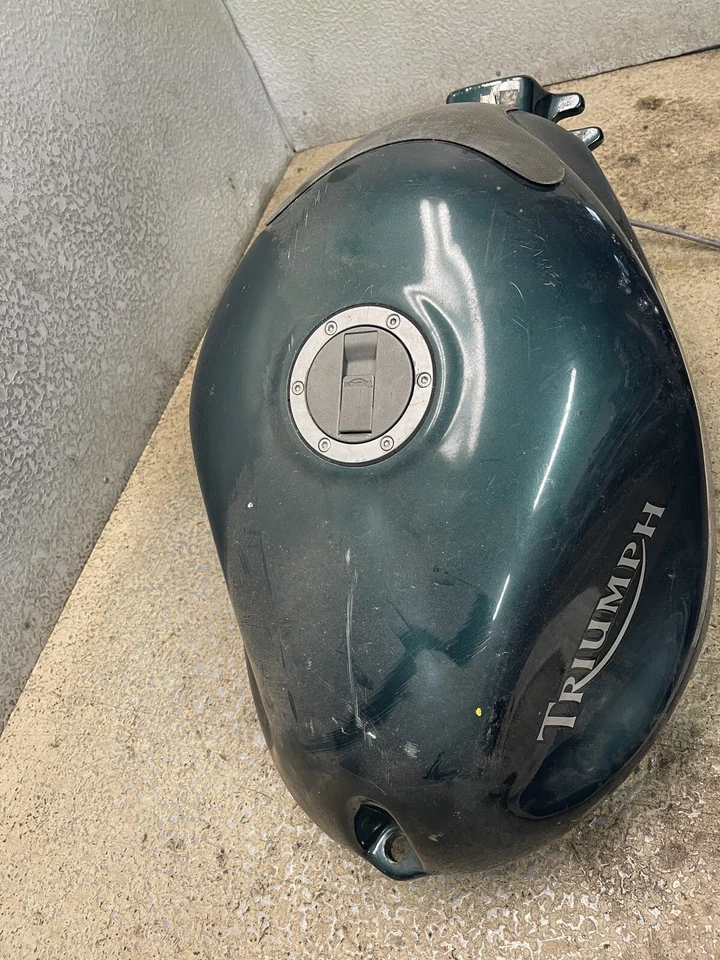 Tanque de combustible Triumph Daytona 955i 98 pieza OEM #T2400594-HH Foto 3 de 3