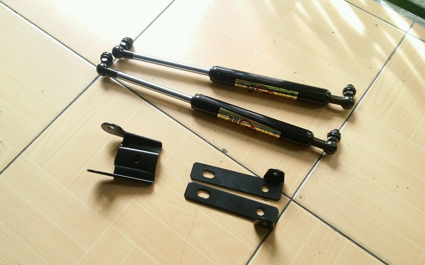 MITSUBISHI TRITON ML MN L200 0514 FRONT HOOD SHOCK UP LIFTER