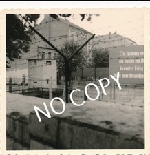Foto Mauer Berlin Bernauer Stra&szlig;e, Berlin, DDR, 60-er Jahre B 1.44