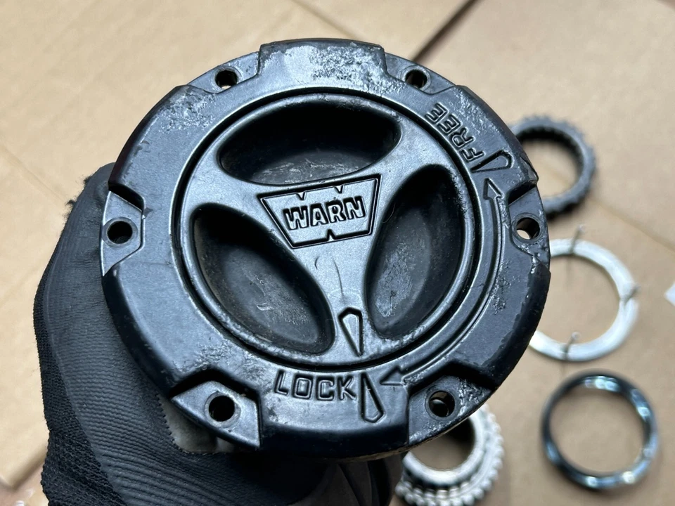 Ford SuperDuty F-250 F-350 2005-2022 - Warn 95060 Premium cubo de bloqueo manual Foto 3 de 4