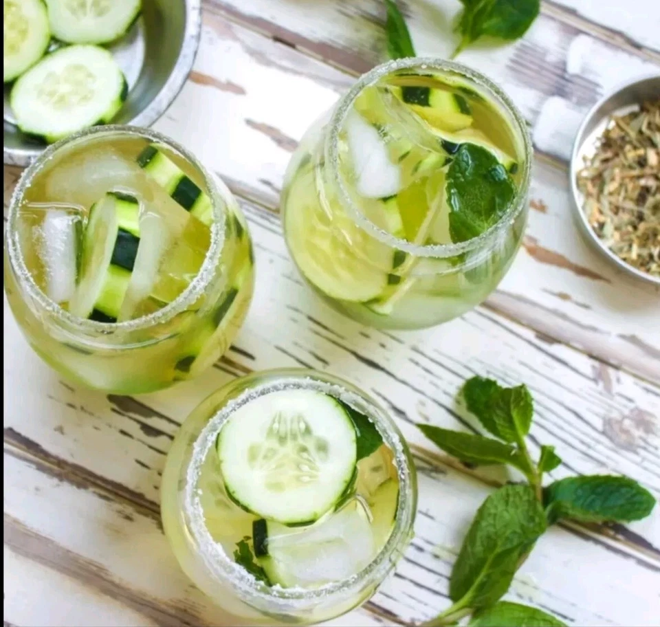 Victoria's Secret EXFOLIANTE DE PEPINO Y TÉ VERDE, LOCIÓN, LAVADO CORPORAL Lote 3 Foto 4 de 4