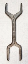 VINTAGE -SPUD WRENCH- CHICAGO SPECIALTY MFG. CO. NO.3001 3-IN-1  MALLEABLE IRON