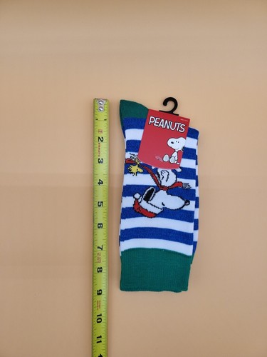 New Bioworld Peanuts Snoopy Socks Holiday Style Size 8-12 - Picture 8 of 8