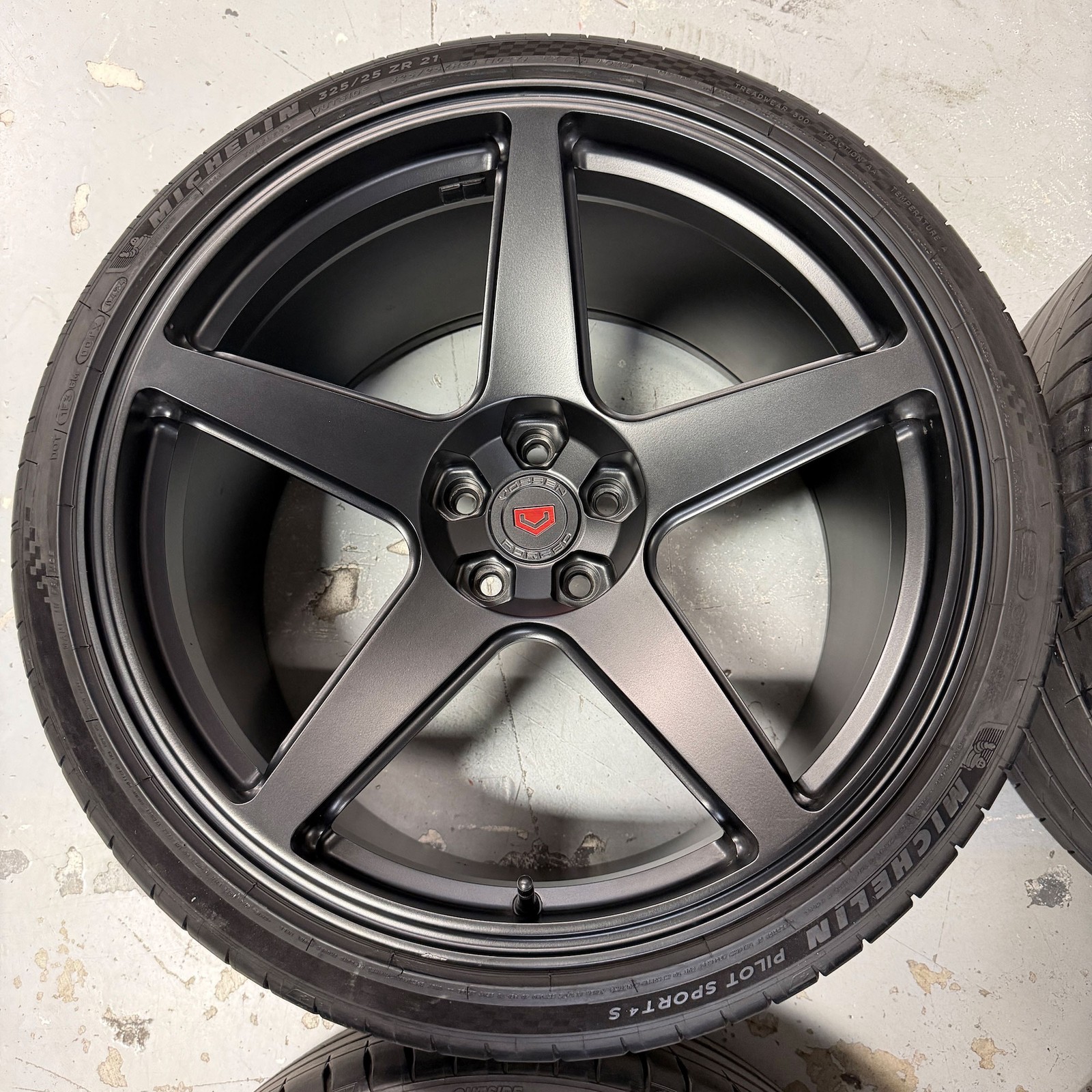 Audi R8 Front Wheel Black