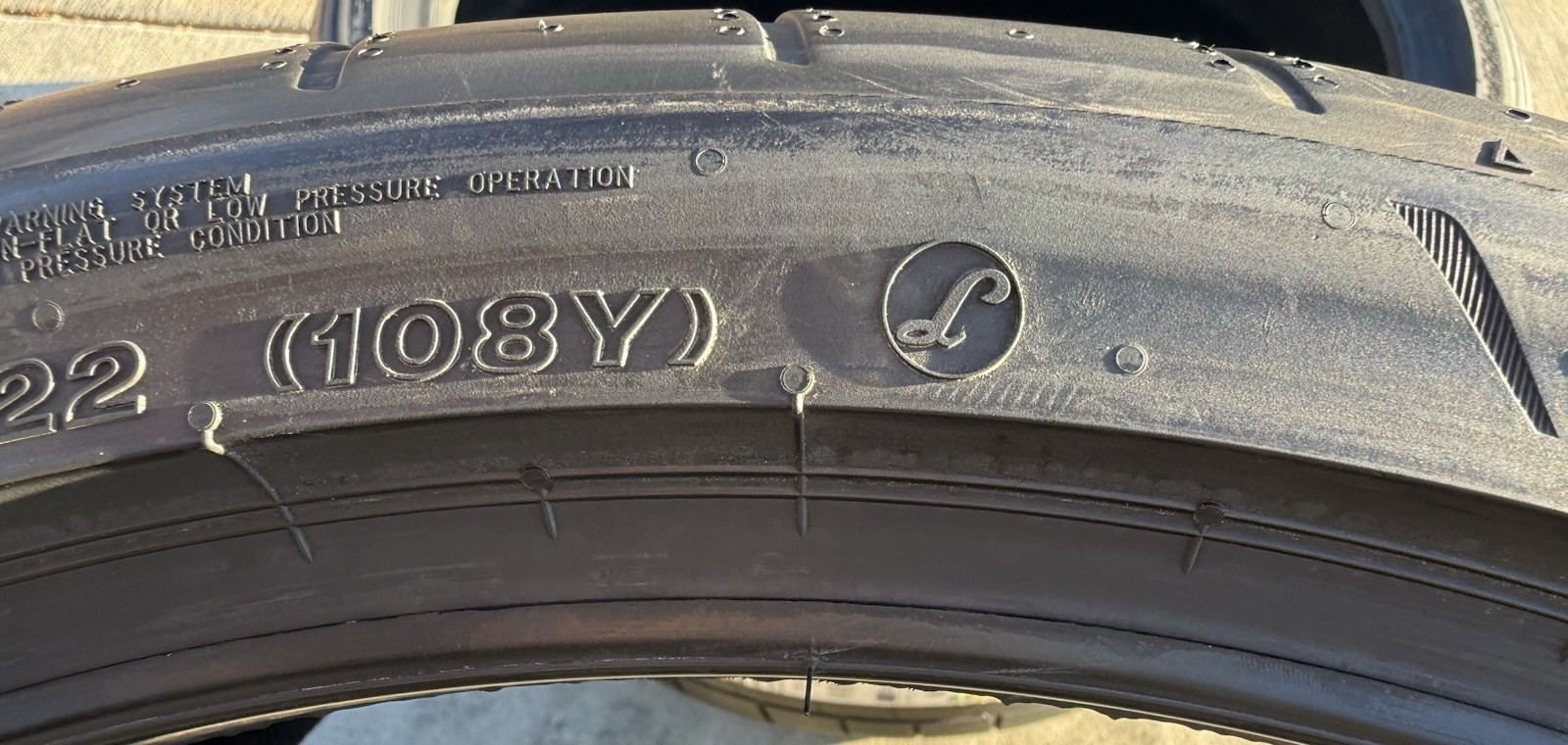Lamborghini Revuelto Rear Lower Tires Set P/N 015075