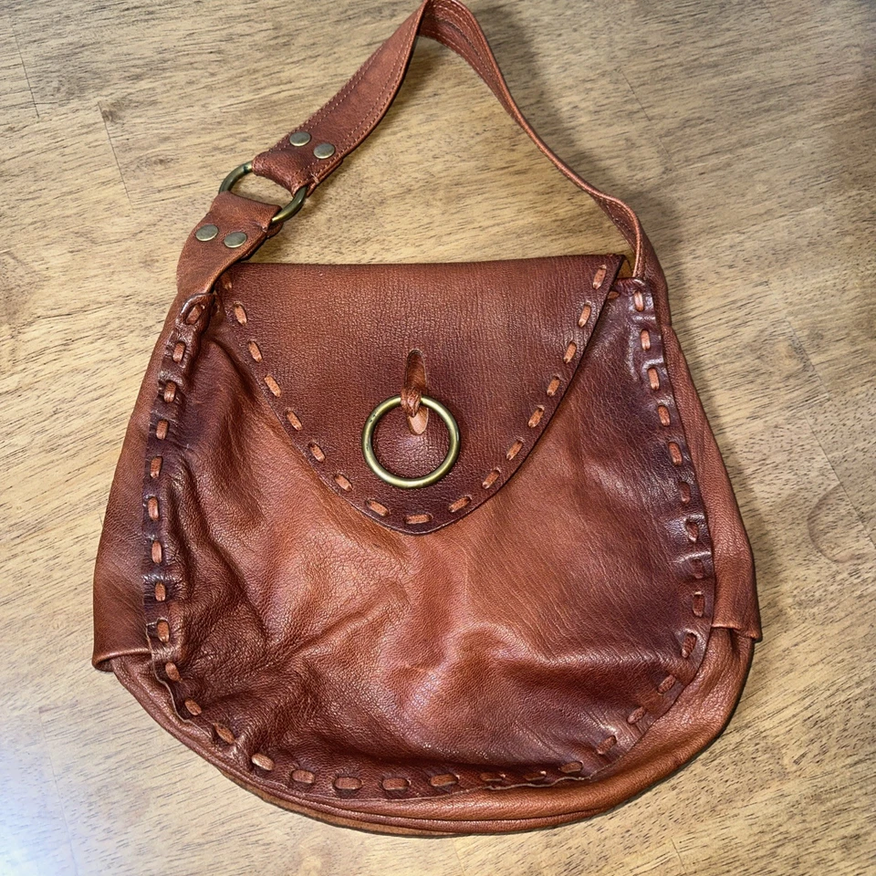 Bolso de montar con asa superior de cuero Lucky Brand anillo boho de latón coñac inspirado en la colección Foto 4 de 4