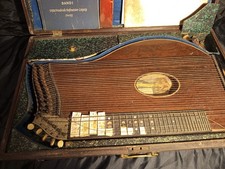 Antike Zither. Antike Zither.  Ca von 1970 zum Restaurierenzum Restaurieren
