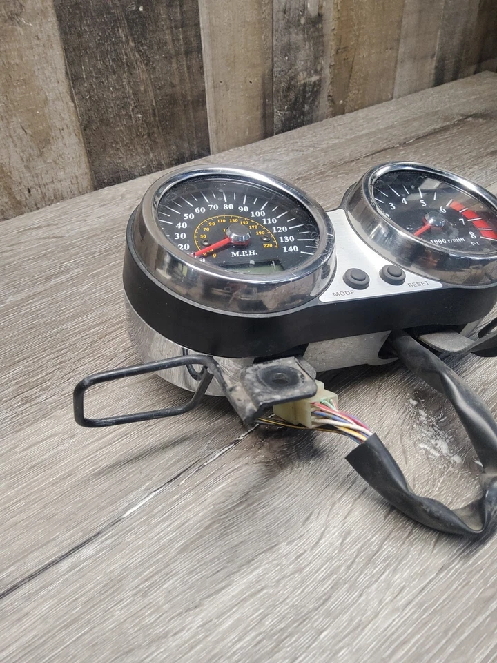 2004 04 04-05 Suzuki VZ1600 VZ 1600 Marauder velocímetro medidores de racimo 23 k millas Foto 2 de 4