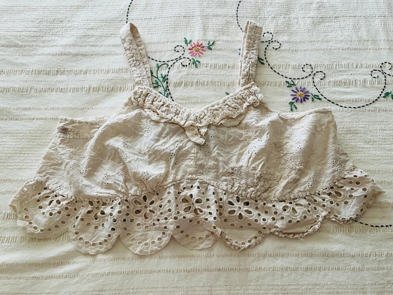 MAGNOLIA PEARL OLIVE EYELET RUFFLE CAMI
